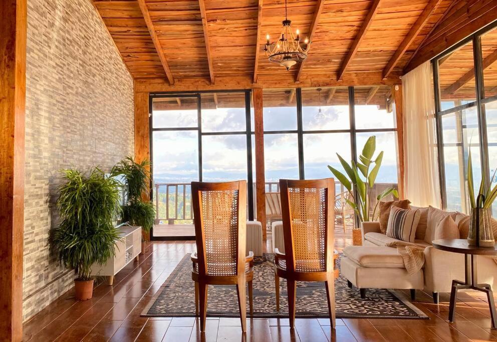 Astonishing View At Poas Volcano Slopes: Casa Lili Holiday home Grecia
