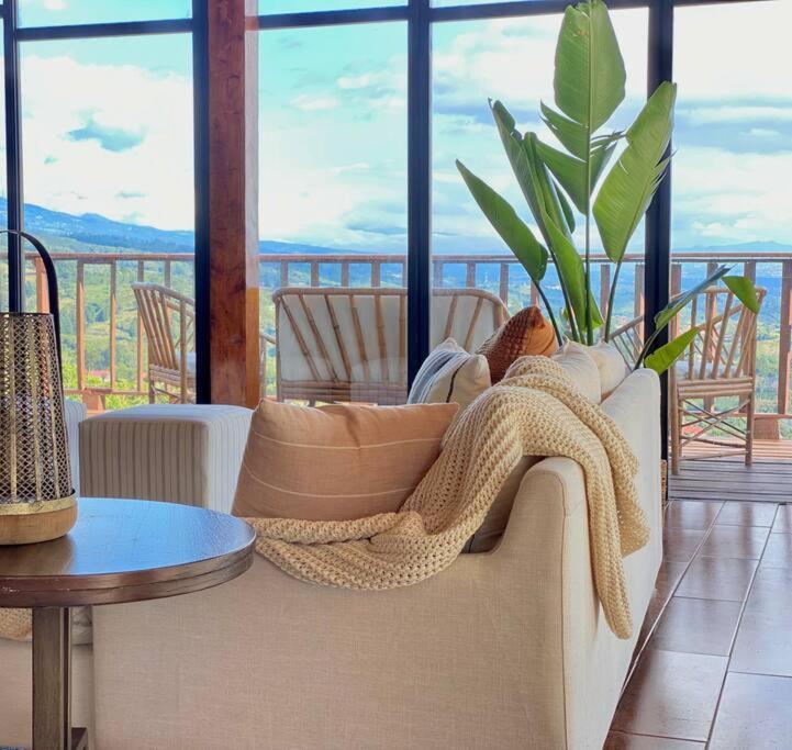 Holiday home Astonishing View At Poas Volcano Slopes: Casa Lili Grecia